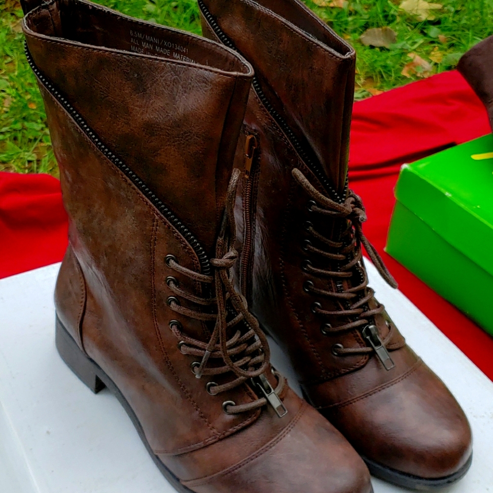 XOXO Mani lace boots